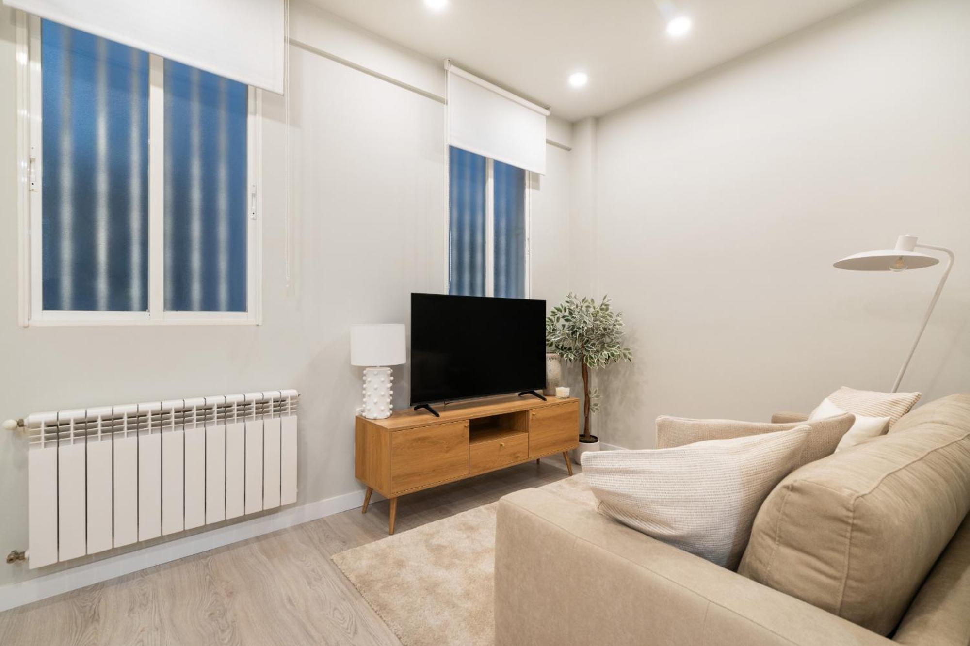Apartamento Reformado En Metro Ibiza Alquiler Temporal Madrid Exterior photo