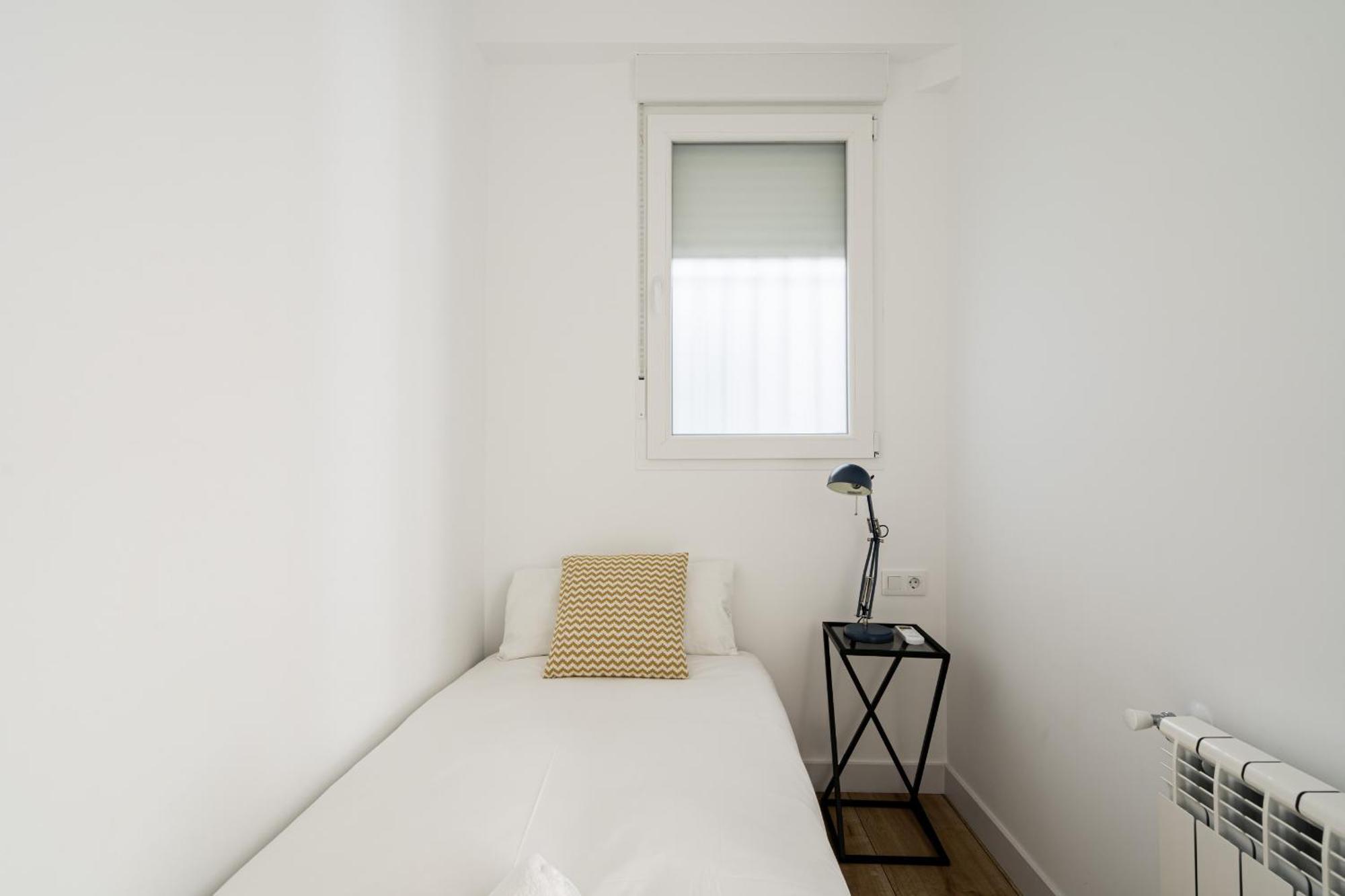 Apartamento Reformado En Metro Ibiza Alquiler Temporal Madrid Exterior photo