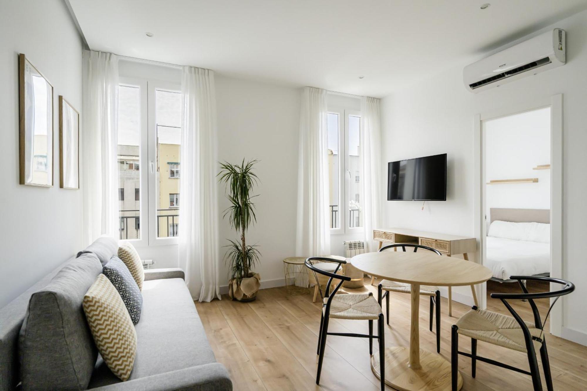 Apartamento Reformado En Metro Ibiza Alquiler Temporal Madrid Exterior photo